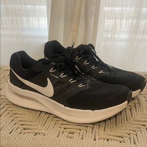 Nike Swift 3 Black and White Sneakers